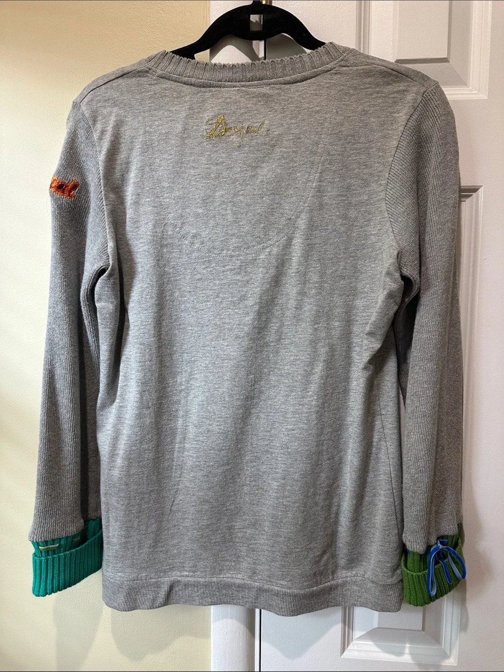 Desigual Gray V-Neck Sweater with Multicolor Circular Embroidery